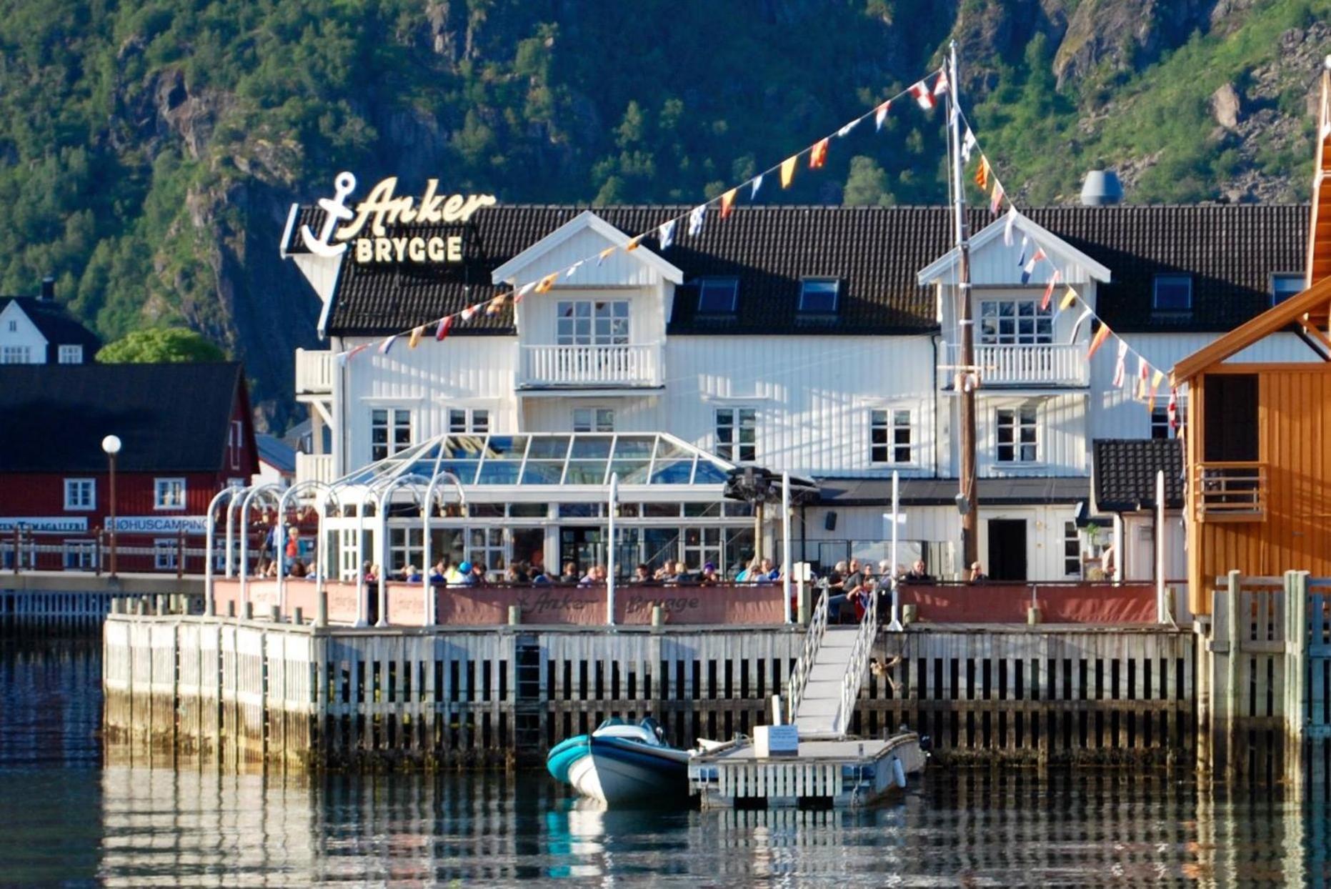 Anker Brygge Hotel Svolvær Buitenkant foto